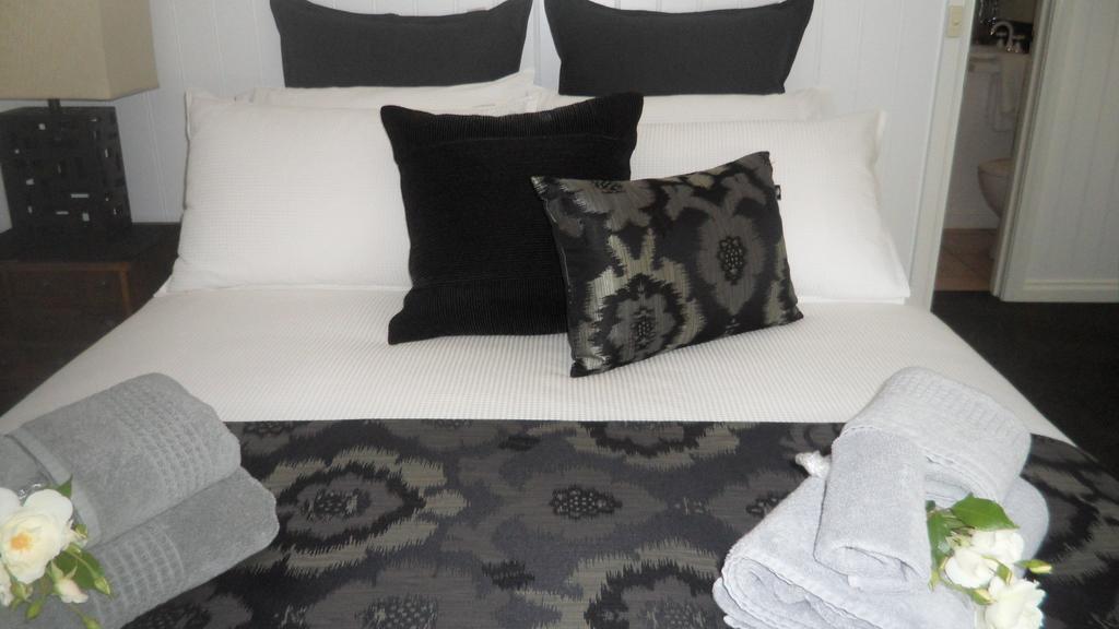 Creek Cottage Bed And Breakfast Traralgon Room photo
