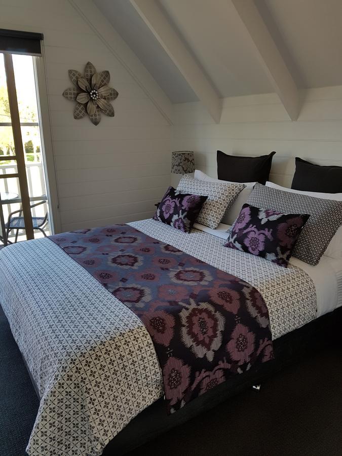 Creek Cottage Bed And Breakfast Traralgon Exterior photo